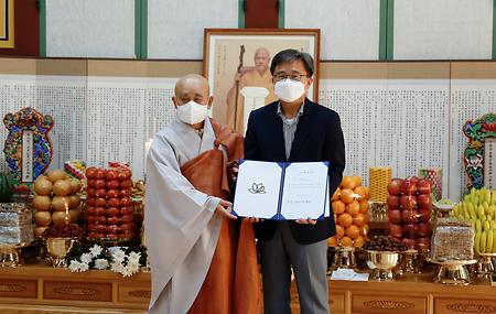 범어사 동산당 혜일대종사57주기 추모재 장학금 전달식